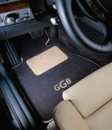 Custom-fit GG Bailey mats with monogram and heelpad