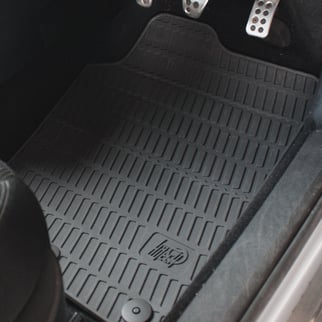Fitted-rubber-car-mats-image.jpg